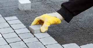 Укладка тротуарной плитки 50 на 50 в Переславле-Залесском в октябре
