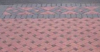 Укладка тротуарной плитки на старое бетонное основание в Переславле-Залесском в октябре