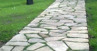 Профессиональная укладка камня на дорожки в Переславле-Залесском в октябре