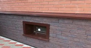 Облицовка цоколя панелями под камень в Переславле-Залесском в октябре